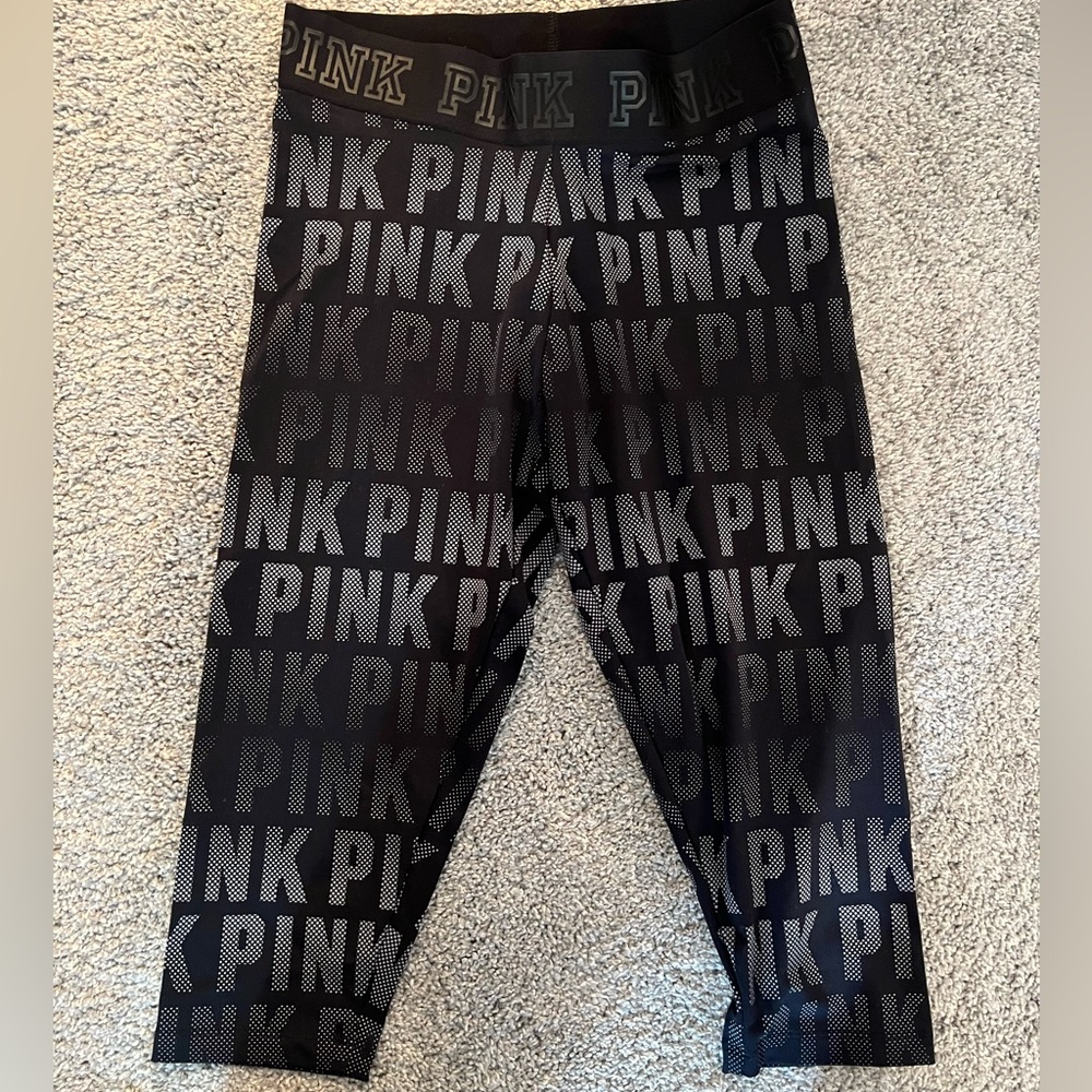 NWT never before worn Victoria’s Secret black graphic capri leggings size small